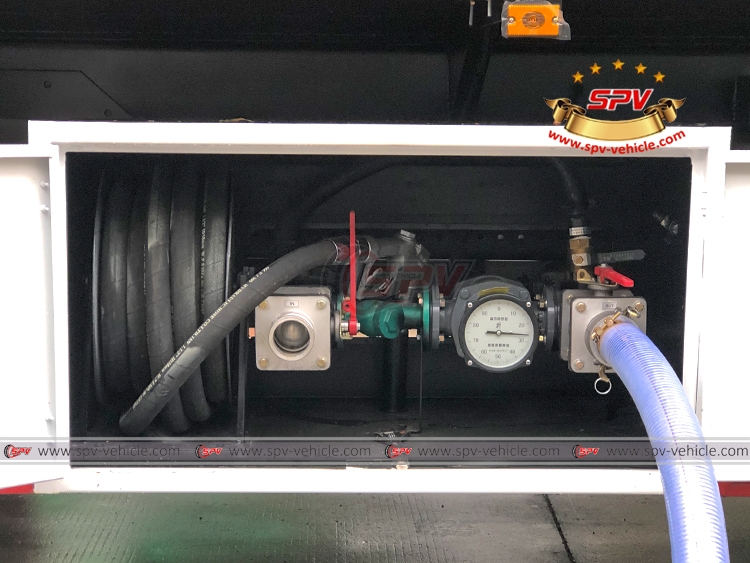 30,000 Litres Diesel Tank Truck Sinotruk - Discharge Box