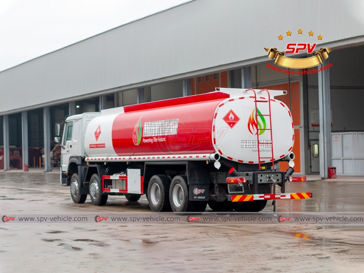 30,000 Litres Fuel Dispensing Truck Sinotruk - Rear Left