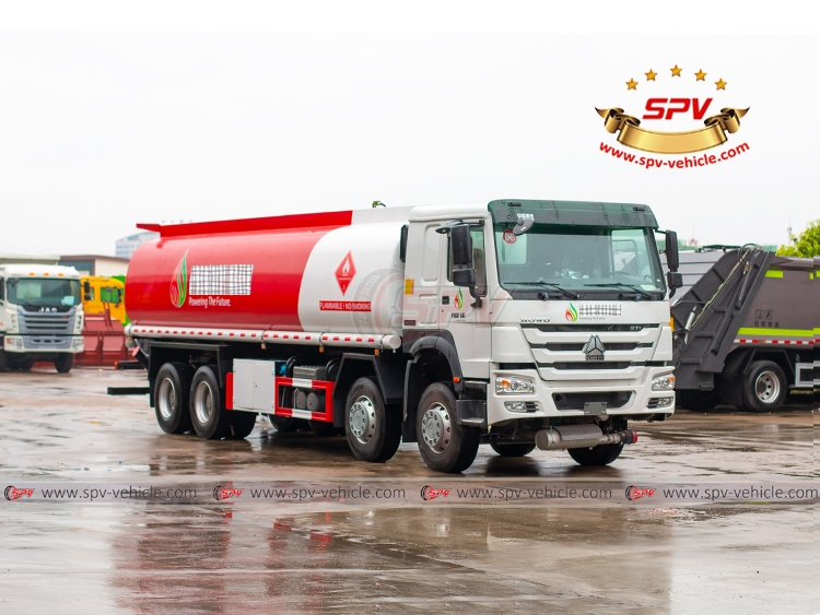 30,000 Litres Fuel Supply Truck Sinotruk - Front Right