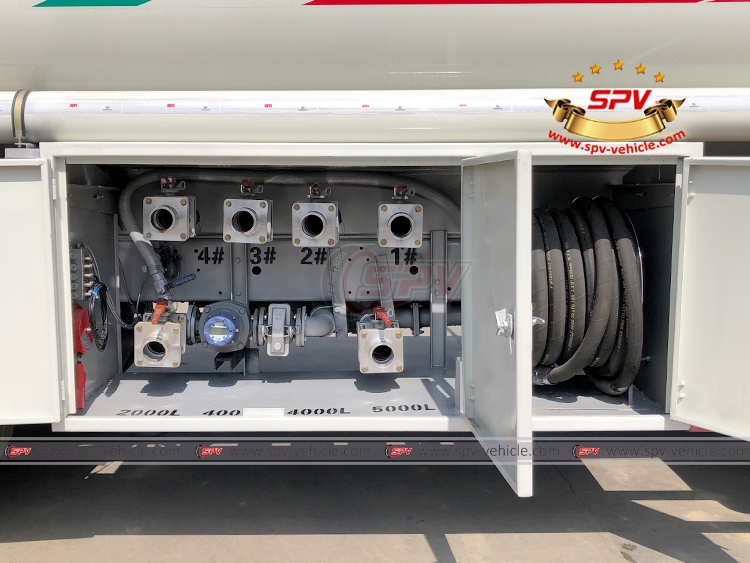 15,000 Litres Fuel Tank Truck ISUZU - Discharge Box