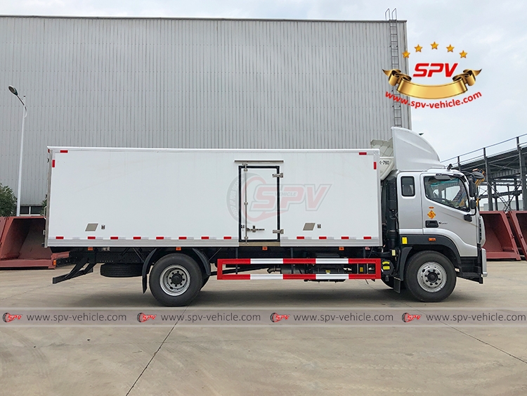 4x2 Vaccine Cold Storage Truck FOTON - Right