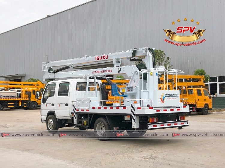 16M Cherry Picker Truck ISUZU - Rear Left