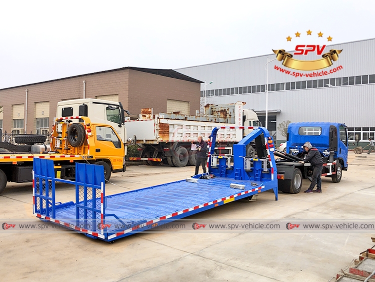 Flatbed Tow Truck ISUZU - Flatbed Landing