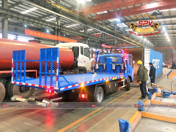 Light-duty Rollback Tow Truck ISUZU- Loading into Container