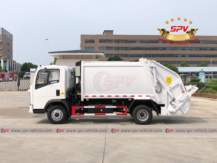6 CBM Garbage Compactor Truck SINOTRUK - Left