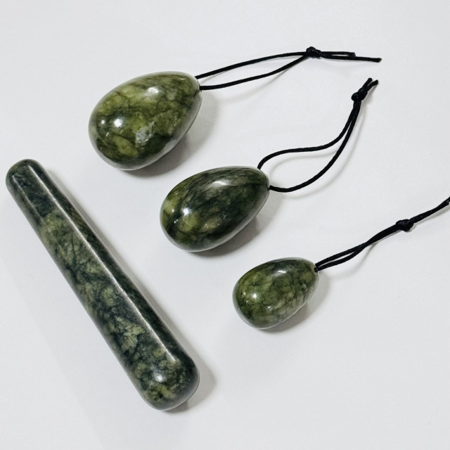 natural crystal green color jade stone different sizes yoni egg and yoni tightening stick for postpartum rehabilitation