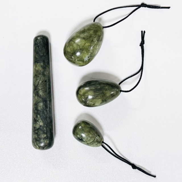 natural crystal green color jade stone different sizes yoni egg and yoni tightening stick for postpartum rehabilitation