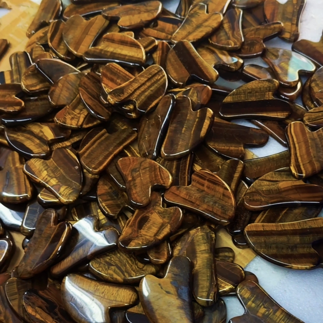 dark brown face massage products beauty tools natural gemstone tiger's eye jade gua sha