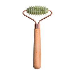 OEM Mini rodillo facial de jade con mango de madera