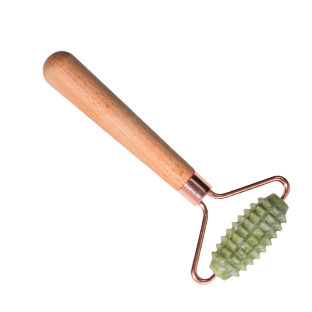 OEM Mini rodillo facial de jade con mango de madera