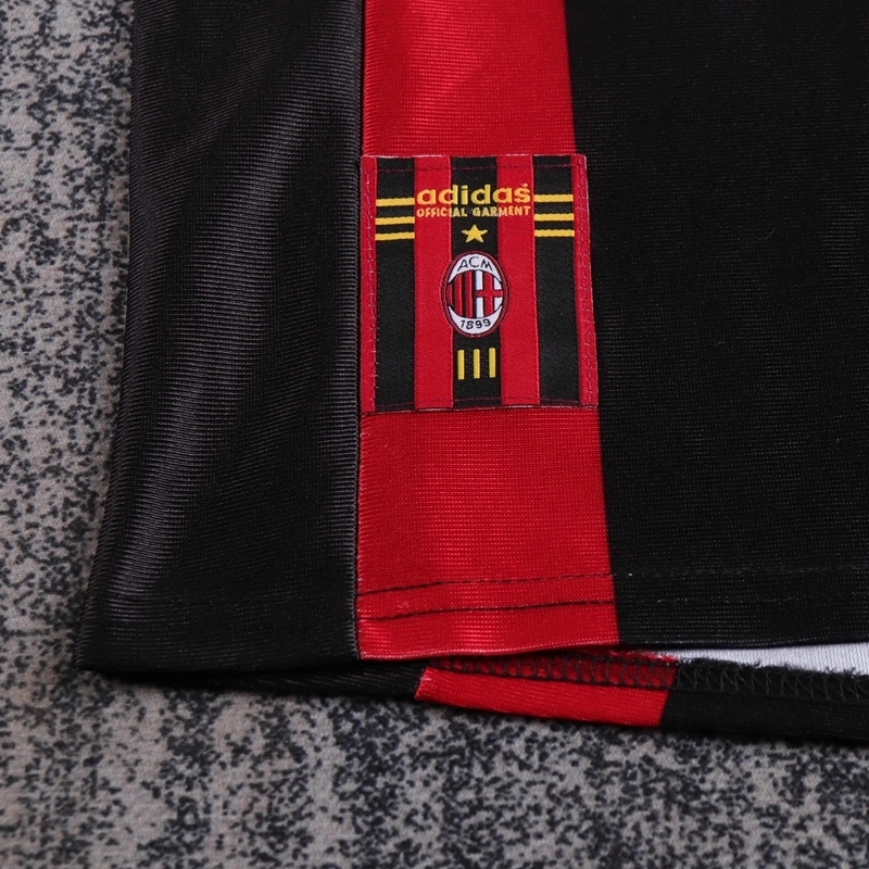 1998-99 AC MILAN HOME KIDS KIT