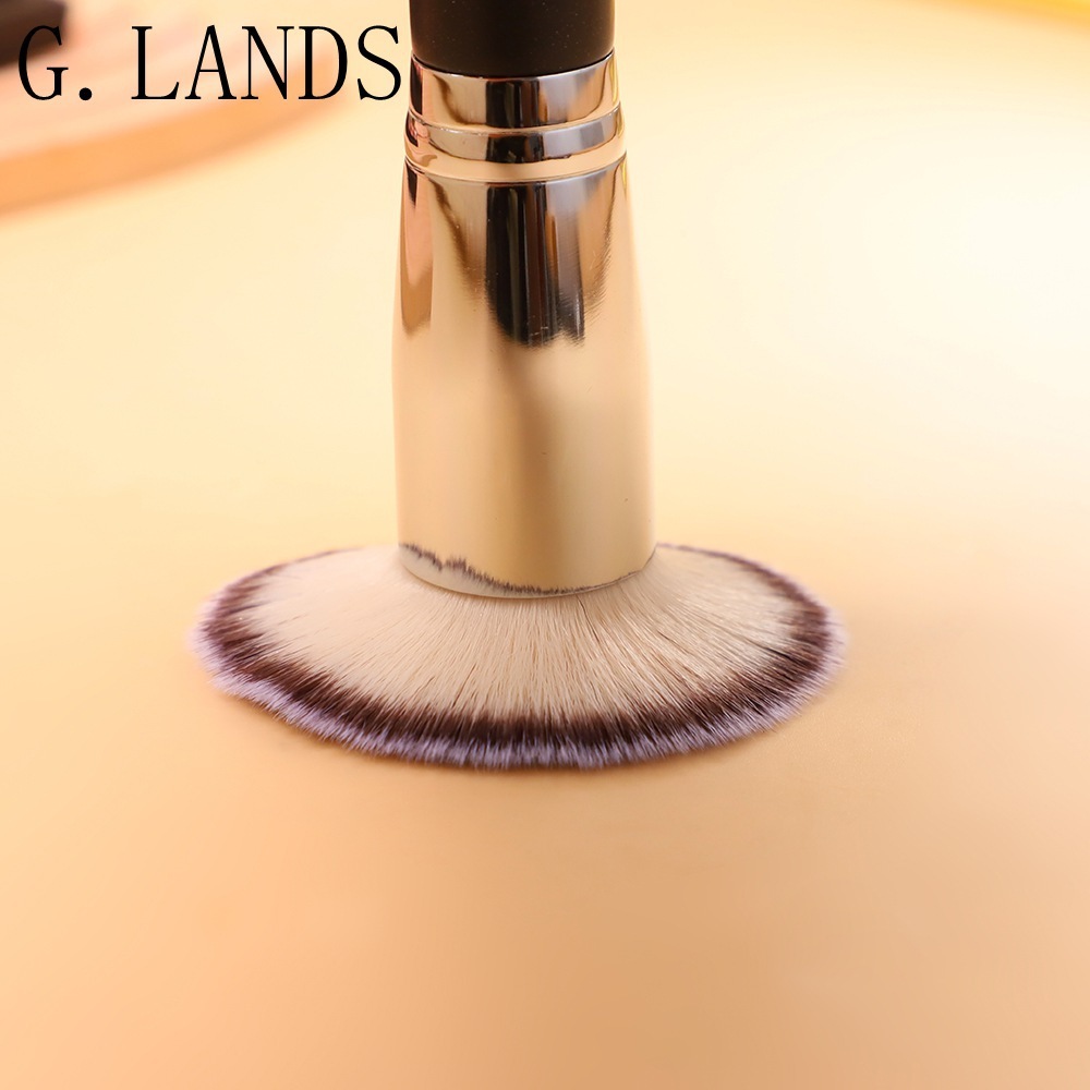 Single makeup brush, loose powder, contouring powder, foundation, eyeshadow, eyebrow comb, highlighter, setting powder, multi-functional, nylon bristles, portable.