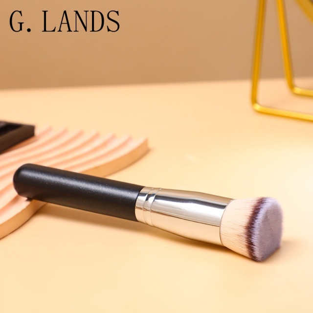 Single makeup brush, usable for loose powder, contouring, foundation, eyeshadow, eyebrow combing, highlighting, and setting makeup. Multi-functional nylon bristles, portable design.
