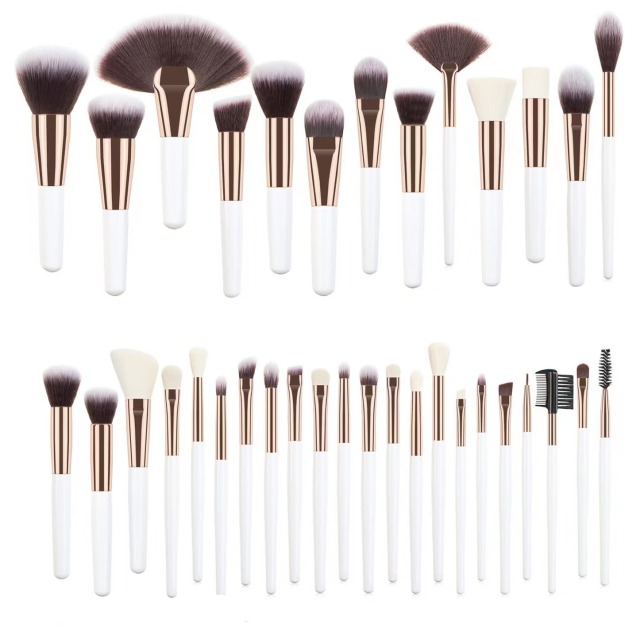 Second-generation foundation brush for applying body lotion, makeup base, nail polish, dust brush, cleaning brush, beauty powder, setting powder.