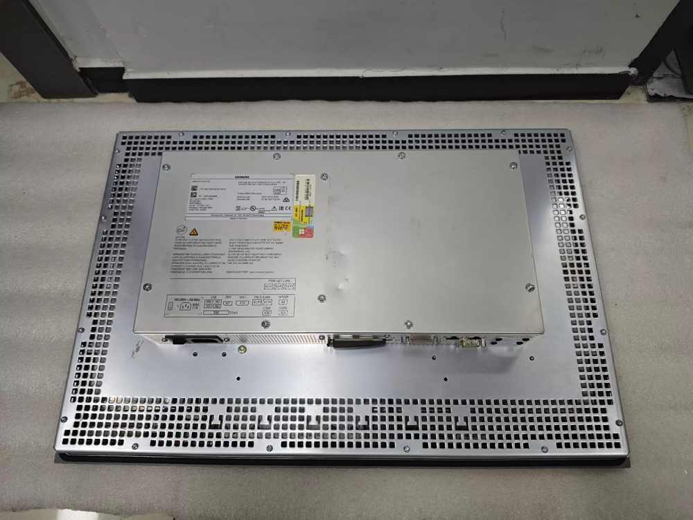 Siemens 6AV7240-3ED07-0HA3 Industrial Computer