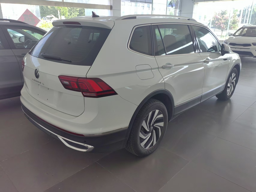 Volkswagen Tiguan L
