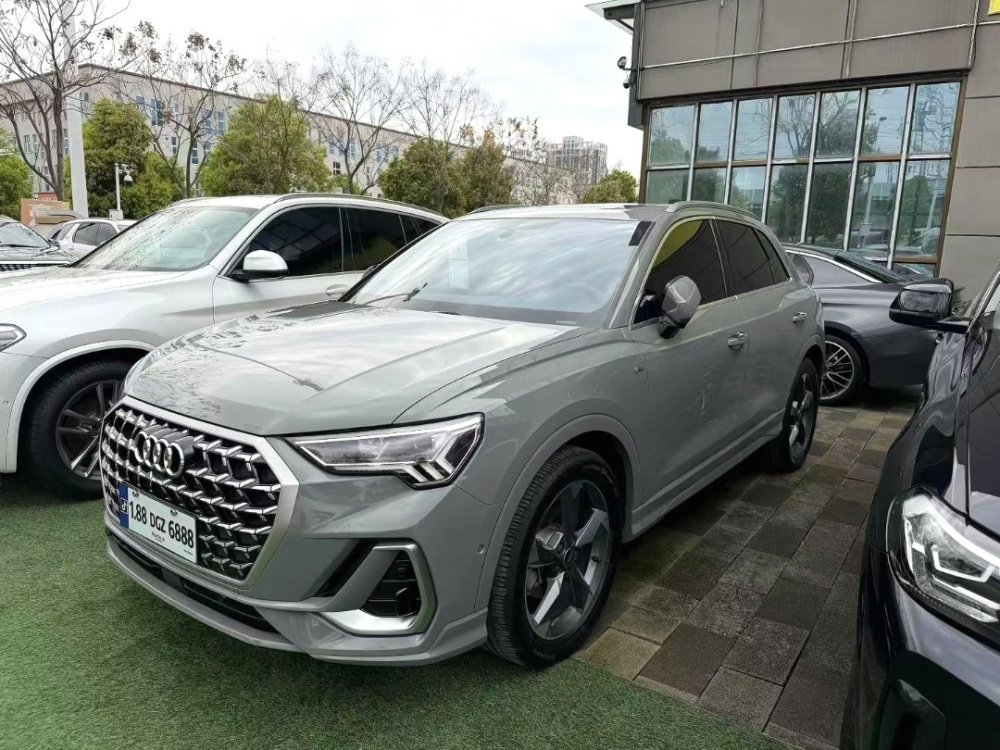Audi Q3L