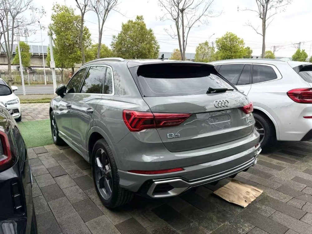Audi Q3L