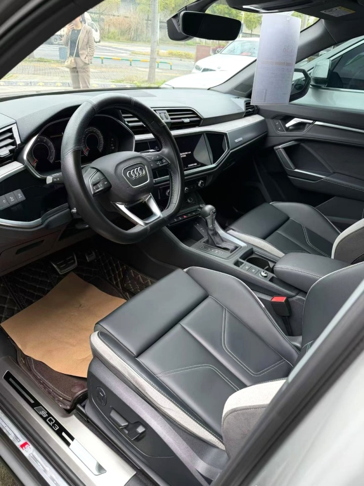 Audi Q3L
