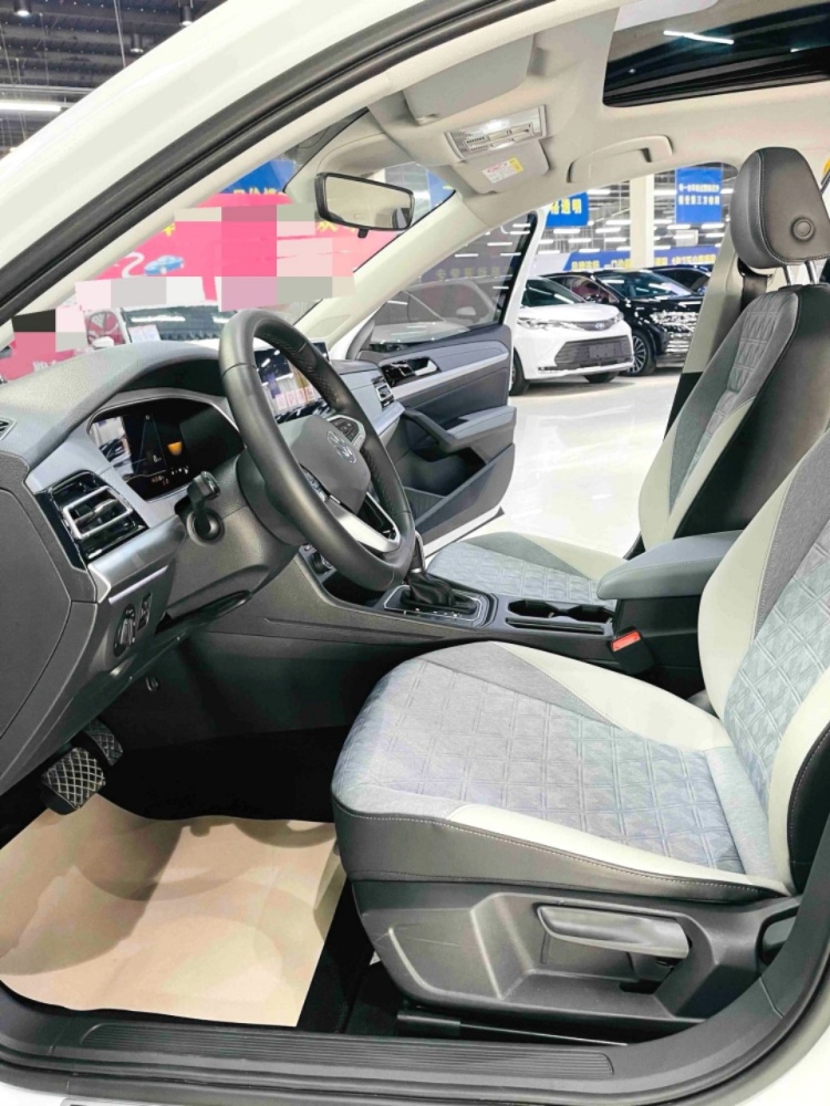 Volkswagen Lavida Plus
