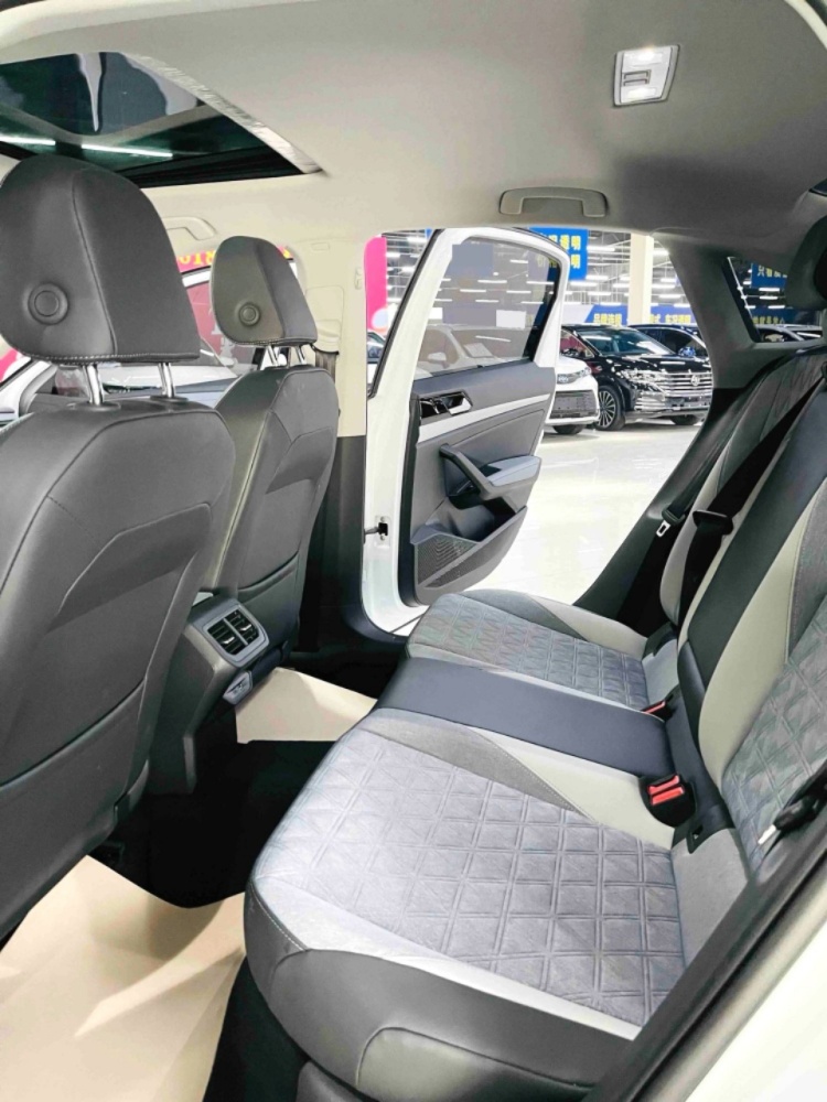 Volkswagen Lavida Plus