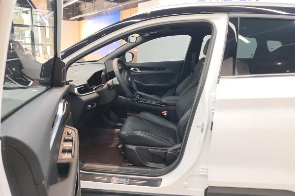 Geely Binyue L