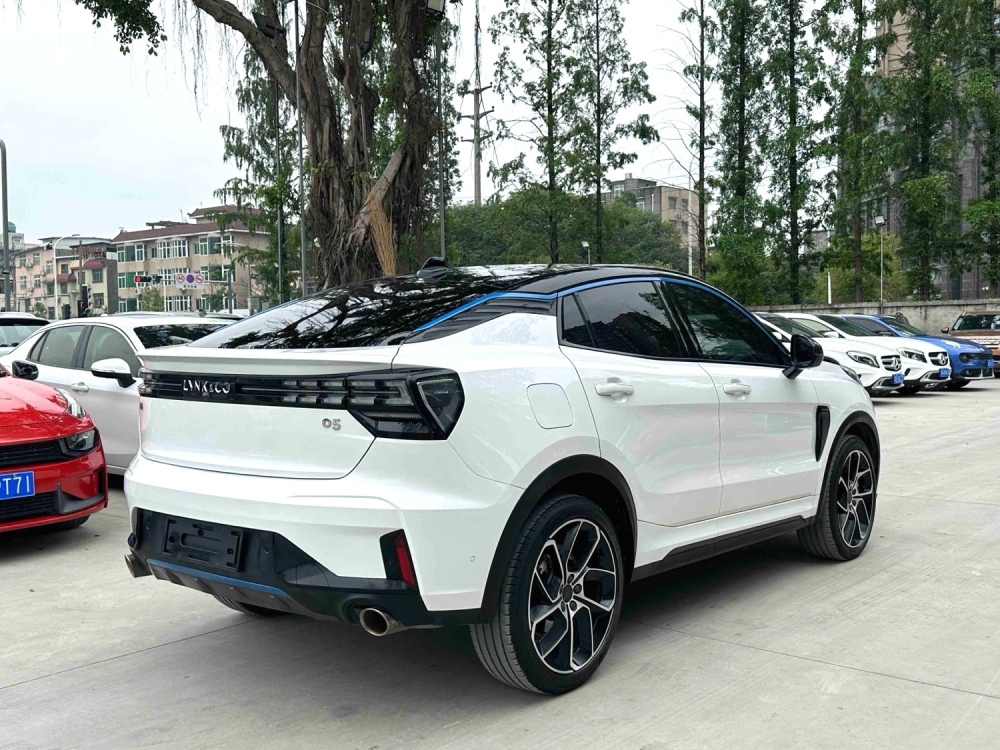 Lynk & Co 05