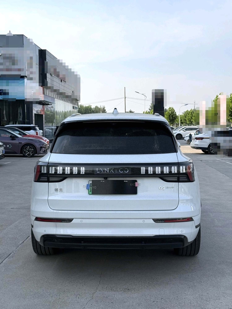 Lynk & Co 09