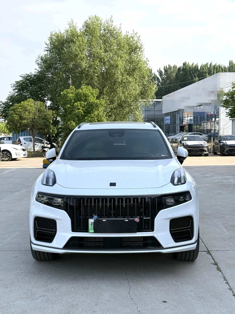 Lynk & Co 09