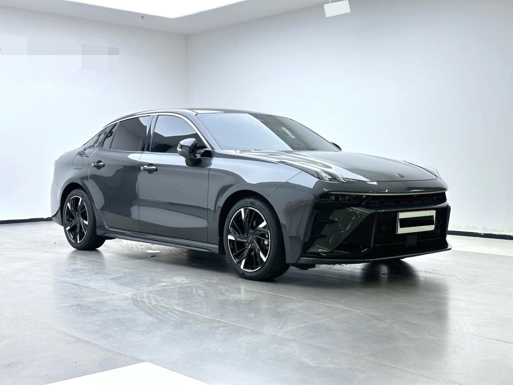 Lynk & Co 03