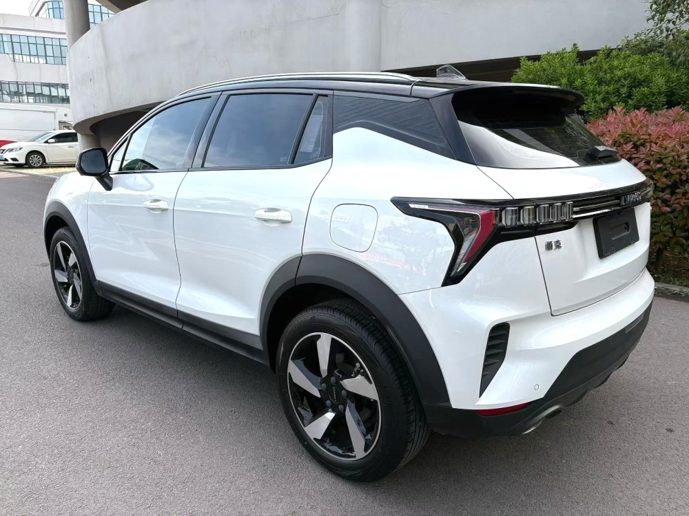 Lynk & Co 06
