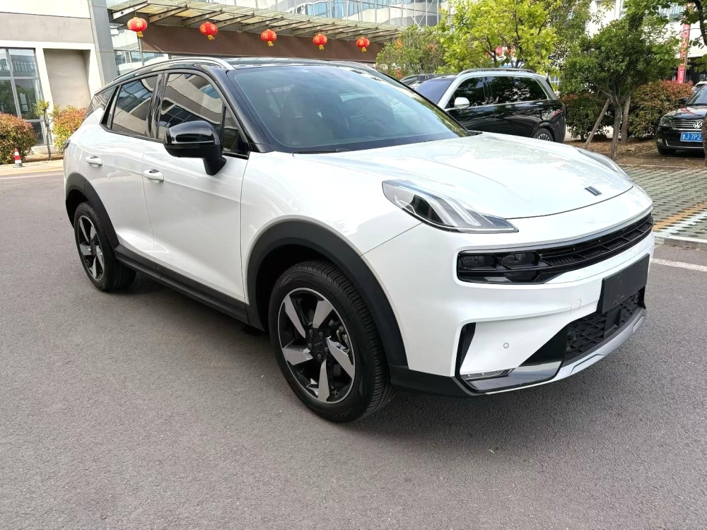 Lynk & Co 06