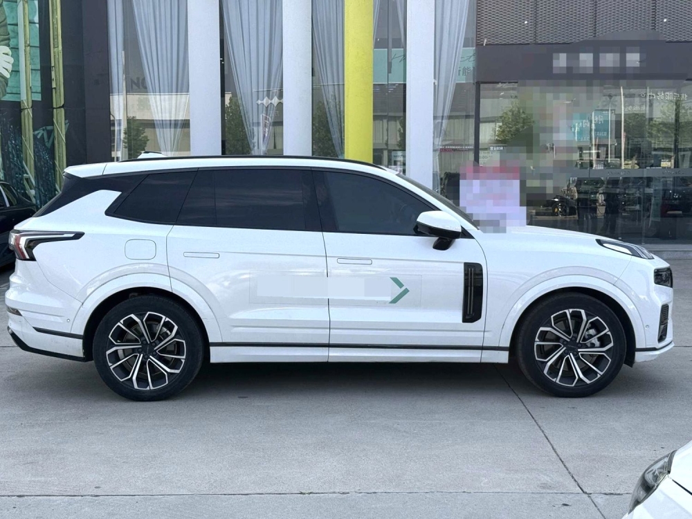 Lynk & Co 09
