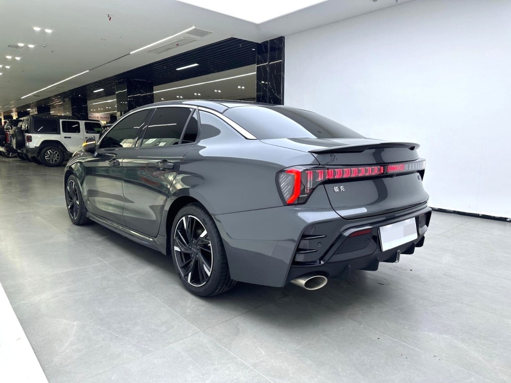 Lynk & Co 03