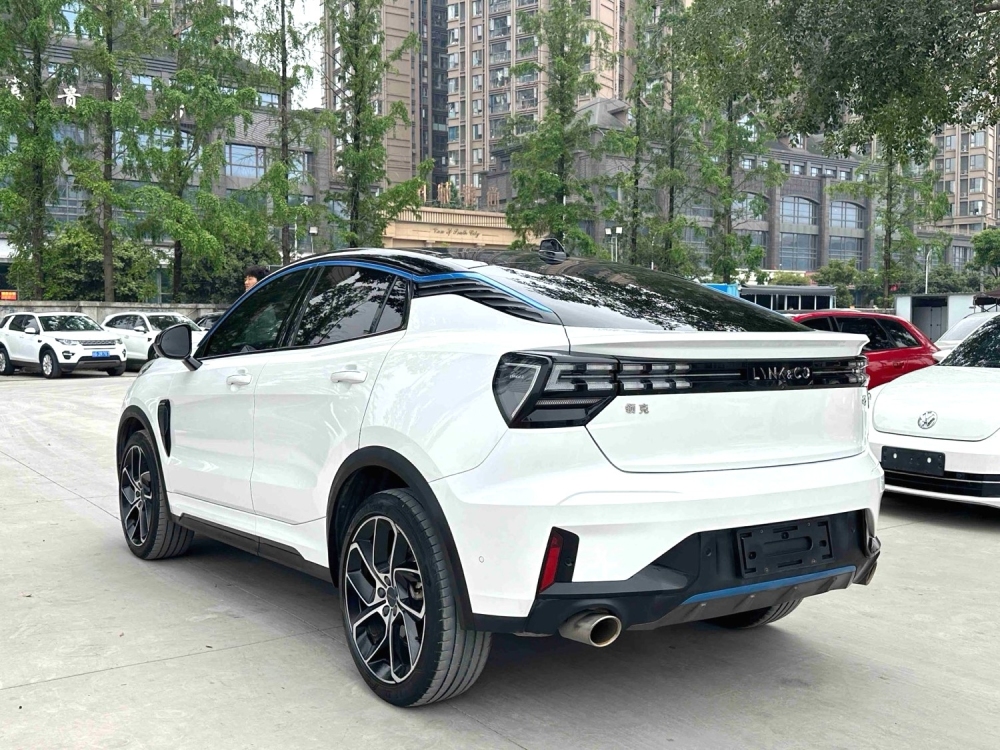 Lynk & Co 05