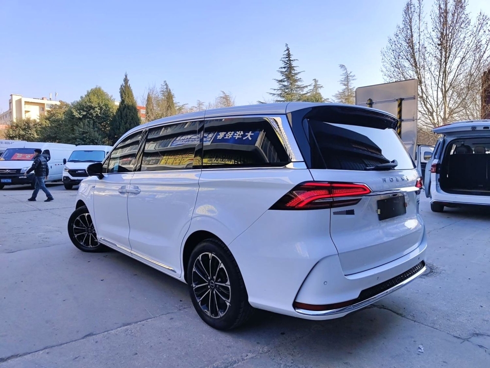 Roewe iMAX8