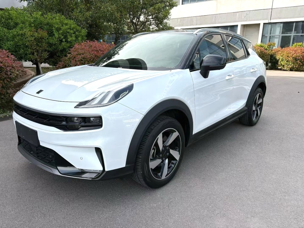 Lynk & Co 06