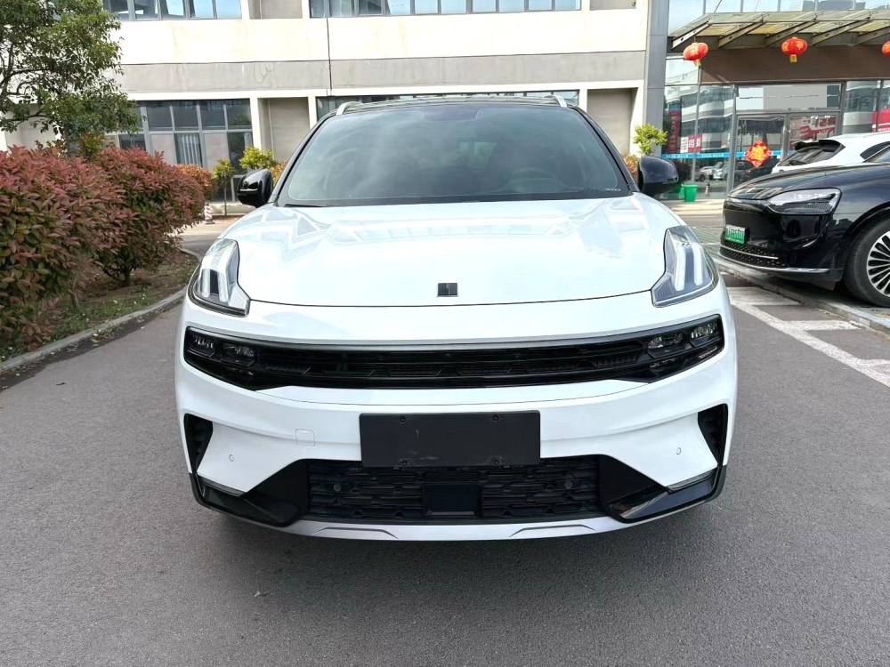 Lynk & Co 06
