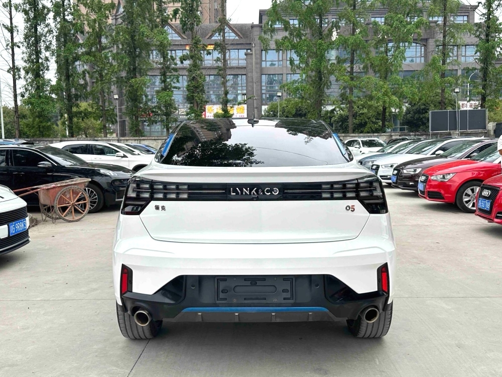 Lynk & Co 05