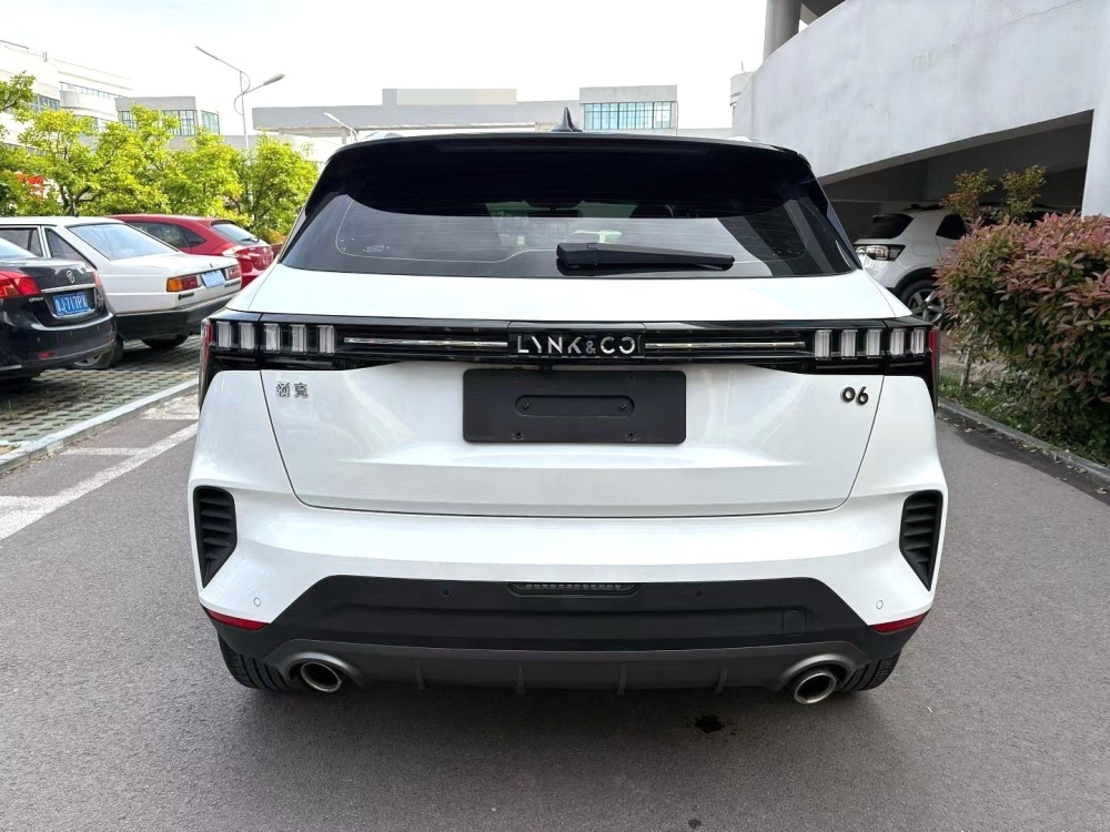 Lynk & Co 06