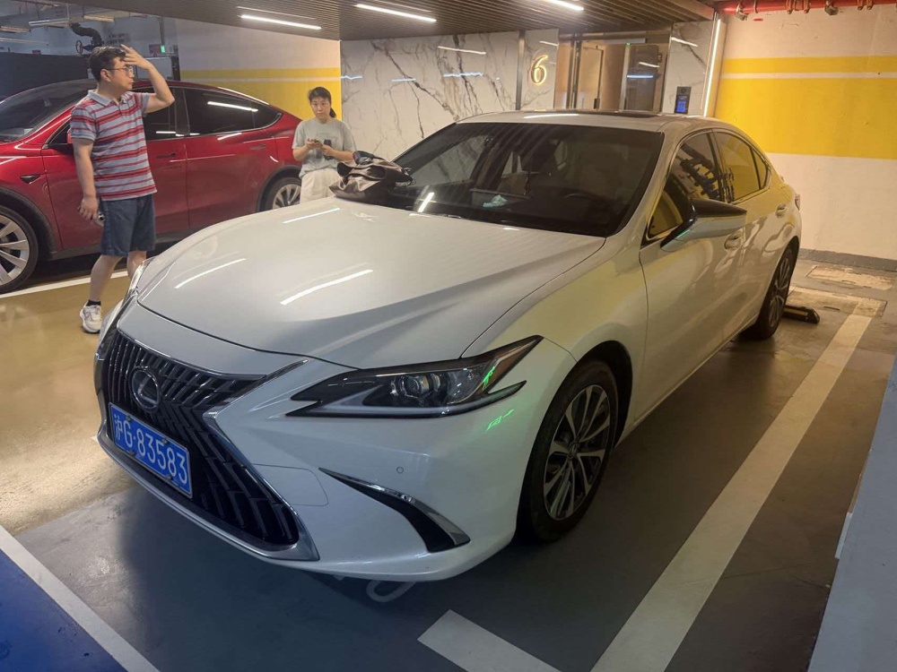 Lexus ES300h