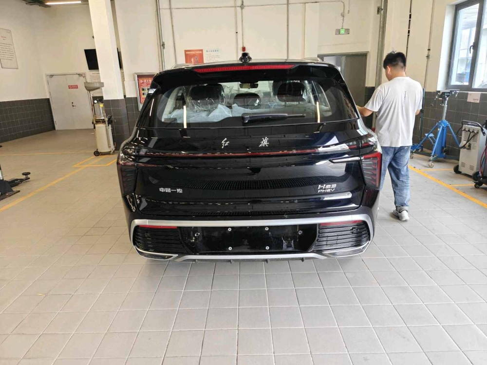 Hongqi HS3