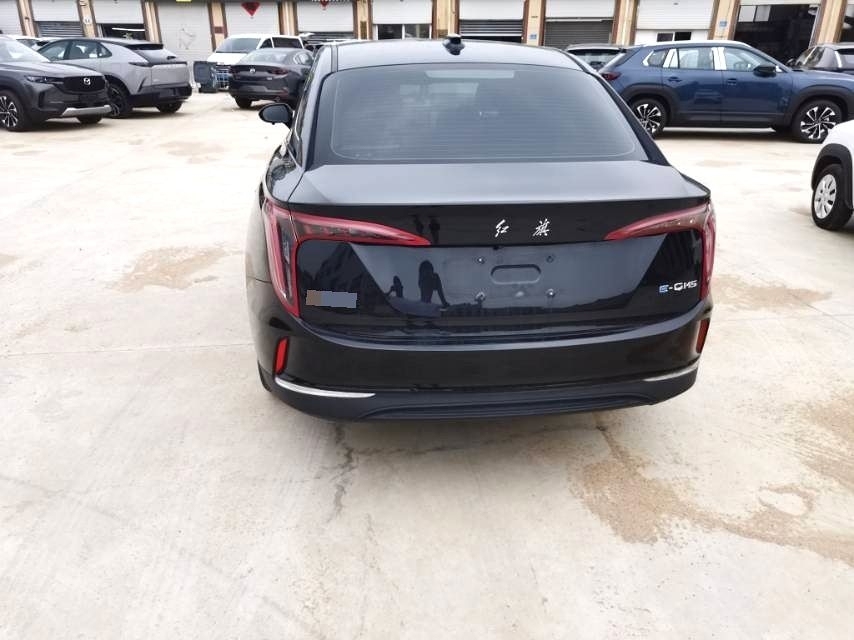 Hongqi E-QM5