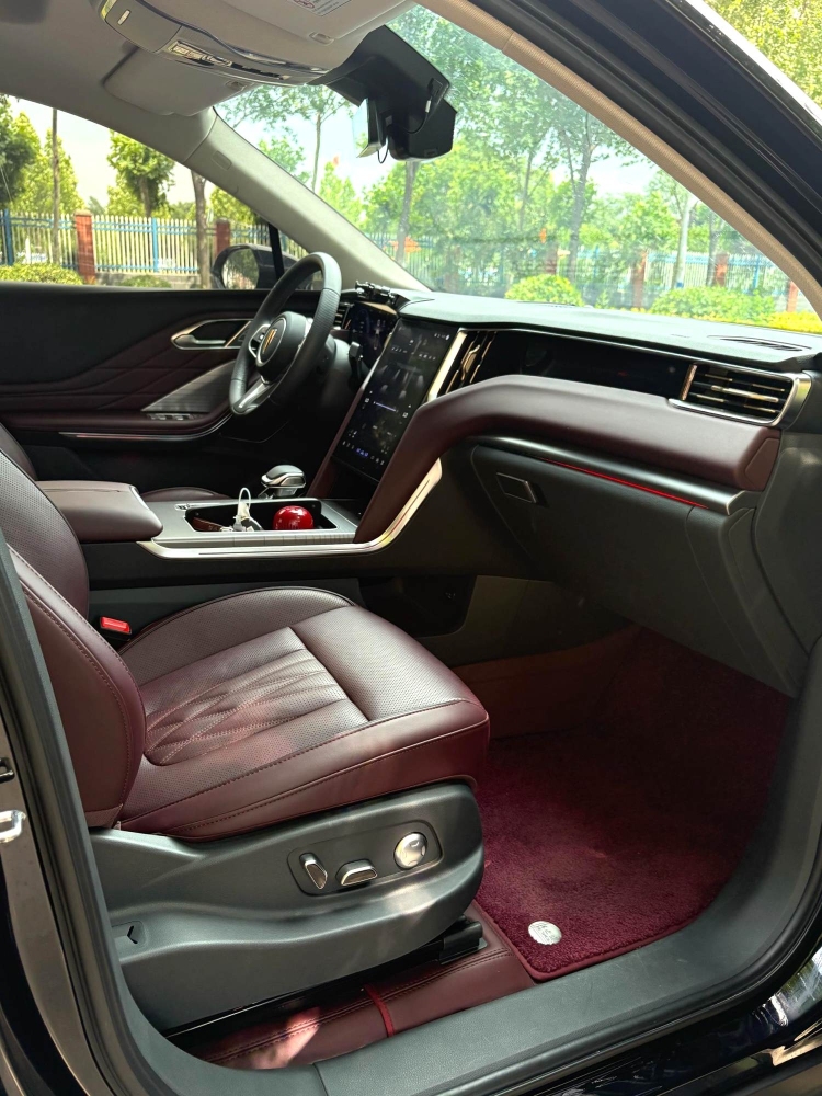 Hongqi HS7