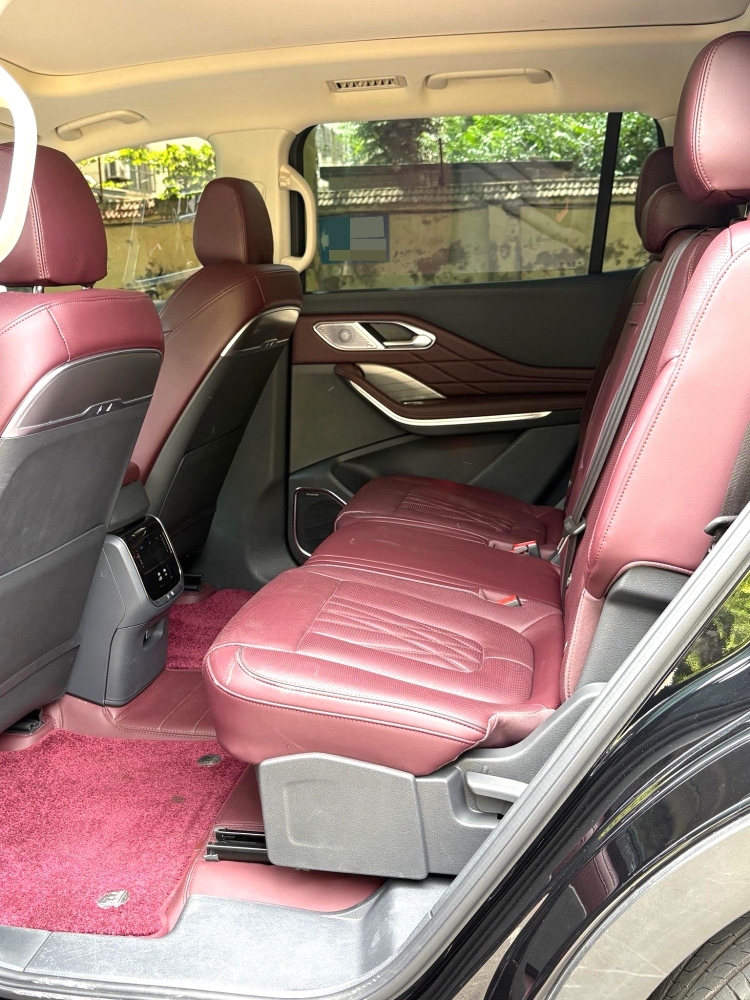 Hongqi HS7