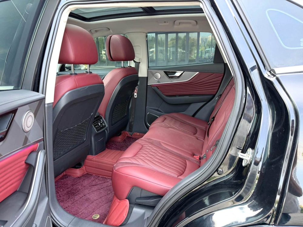Hongqi HS5