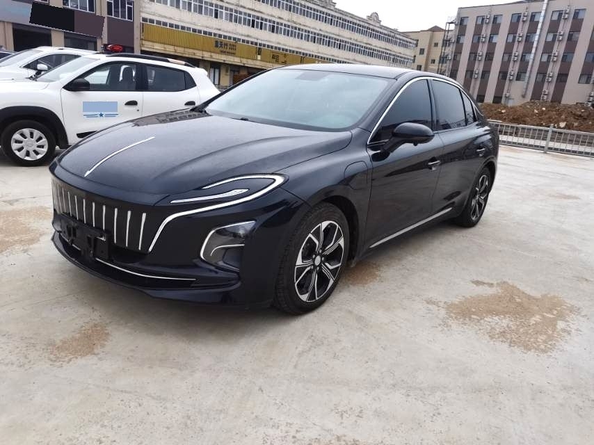 Hongqi E-QM5