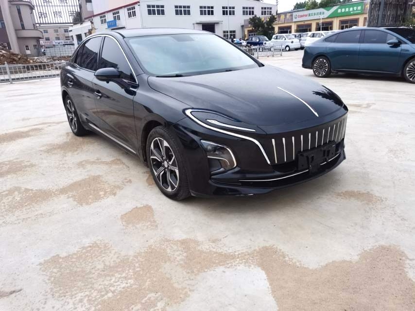 Hongqi E-QM5