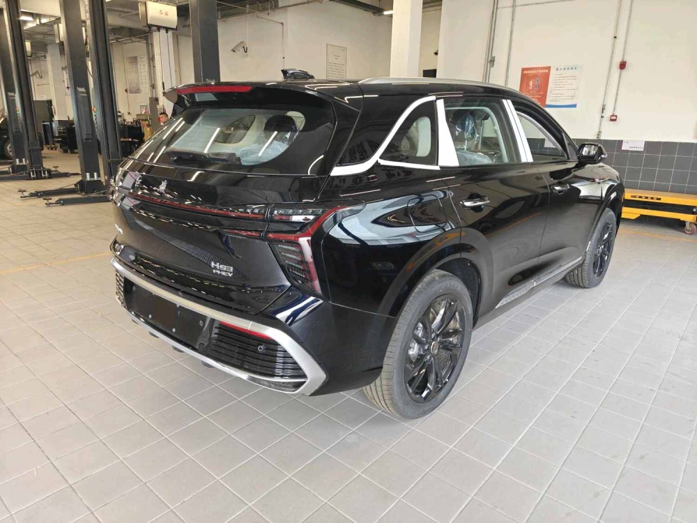 Hongqi HS3