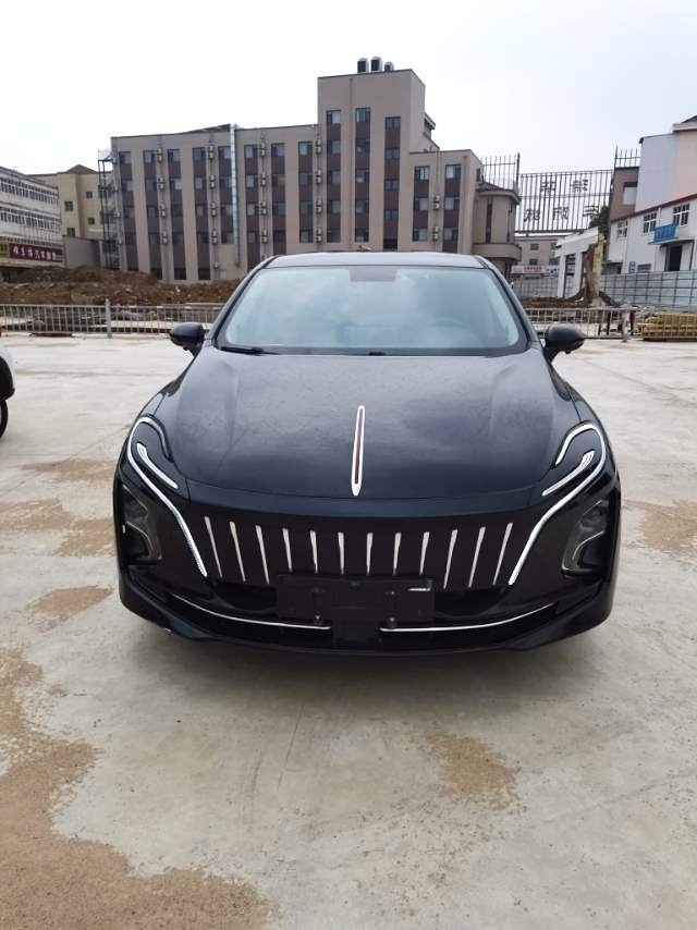 Hongqi E-QM5